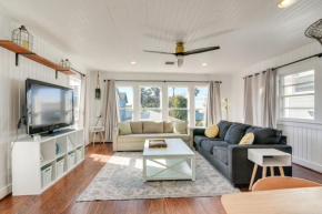 Block to Ocean Beachside Bungalow in Galveston!